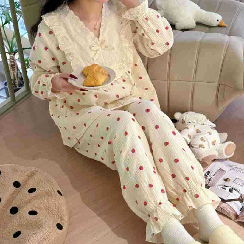 molpes - Pyjamaset: top met lange mouwen, kanten rand en strik + broek