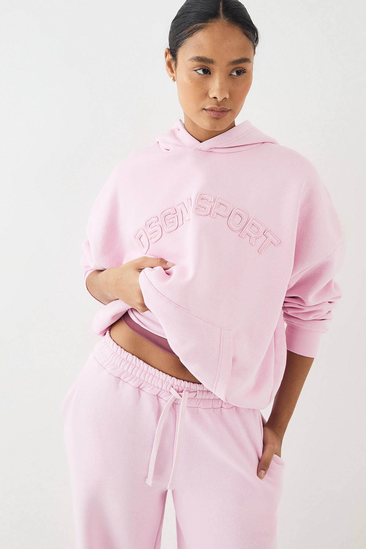 Sweat à Casynthétiqueche Oversize DSGN Studio avec Appliqué en Tissu Assorti