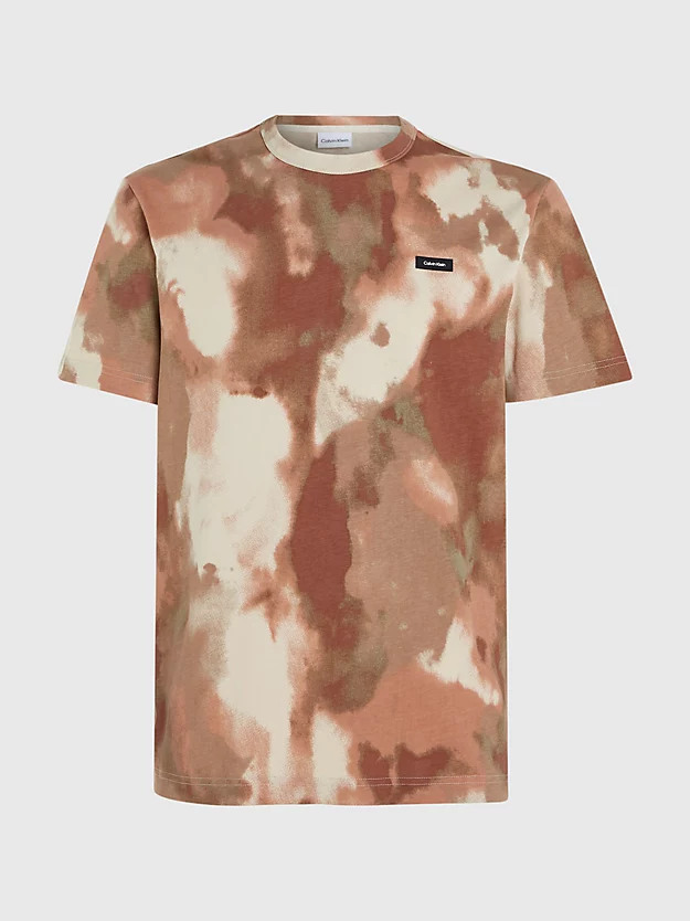 Camiseta com estampa camuflada