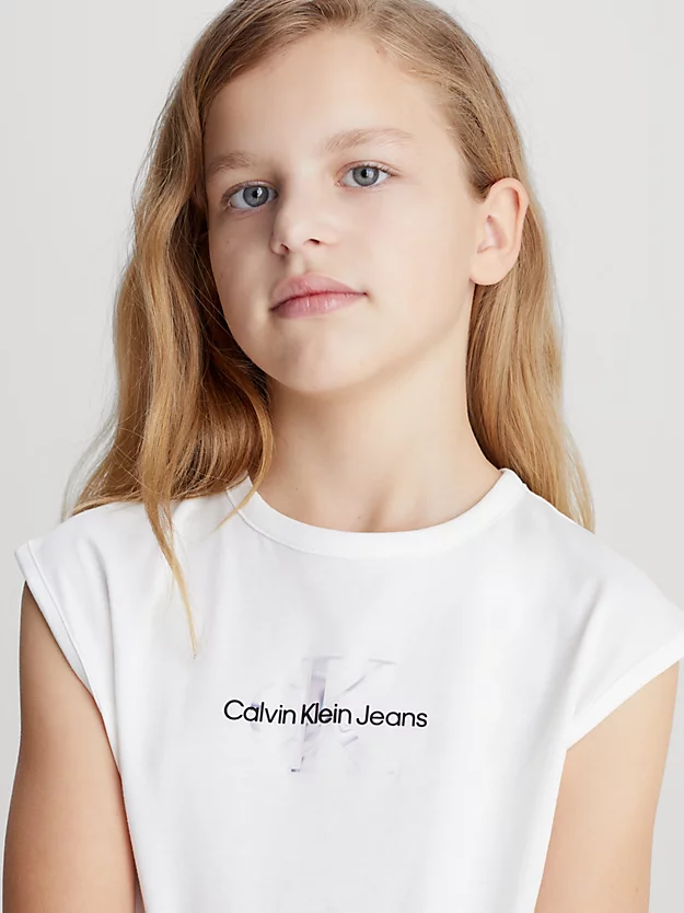 Camiseta regata infantil com logotipo metálico