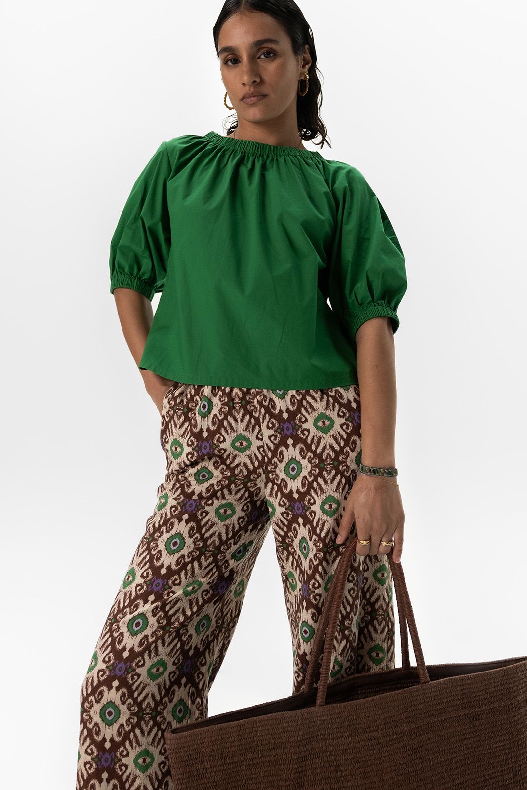 Groene top met strikdetails