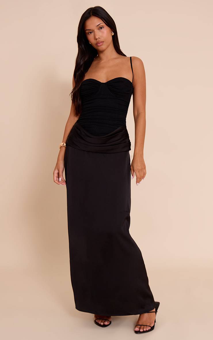 Noir Robe Longue En Mousseline À Taille Basse Avec Détails Froncés