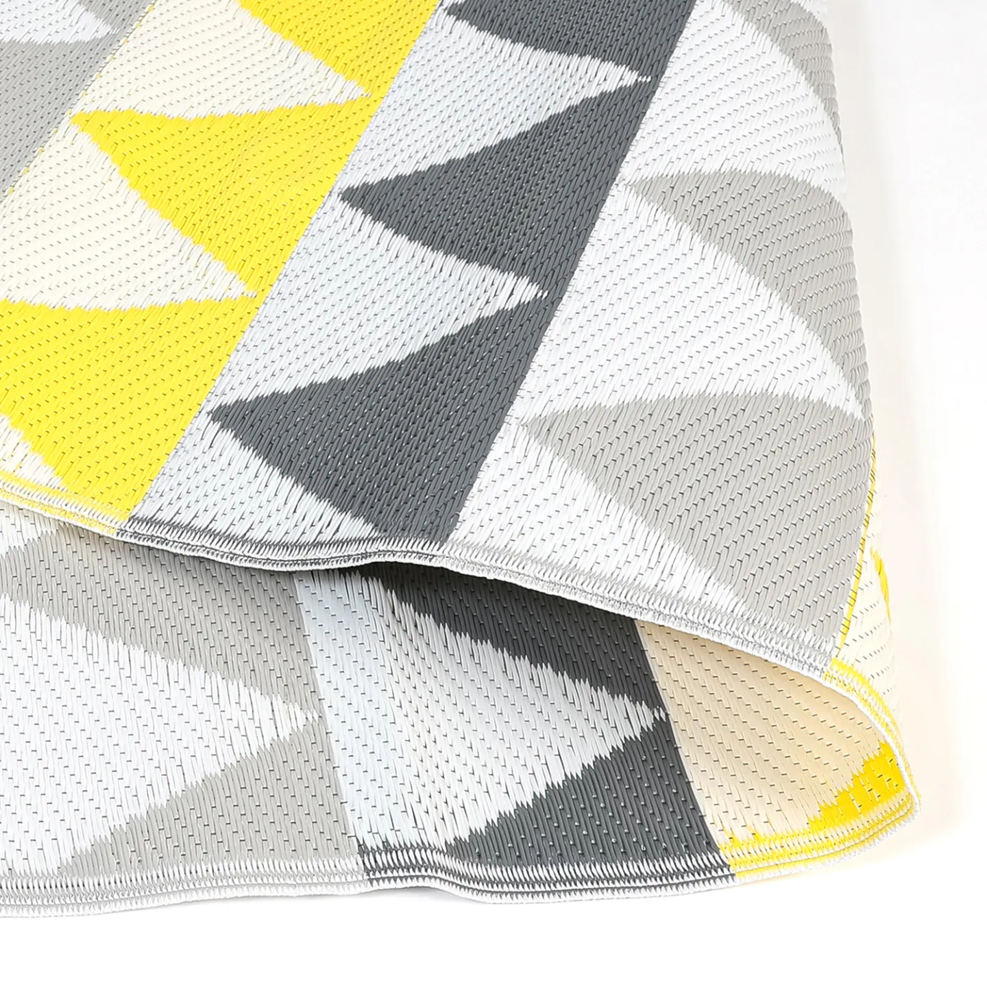 Tapis extérieur SARI triangles gris et jaune 180 x 280 CM