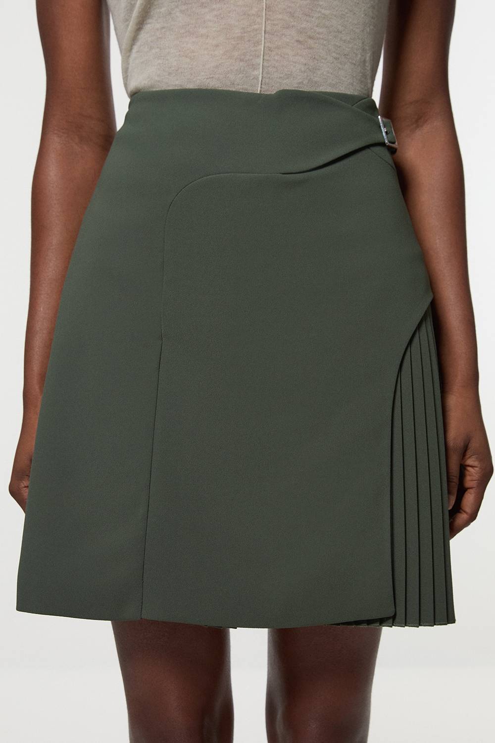KarenMillen Mini-jupe Plissée Ajustée avec Détail Boucle
