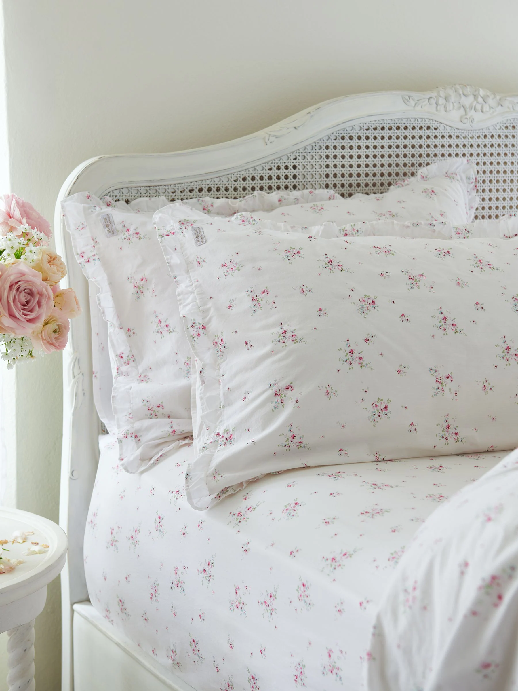 Shabby Chic by Rachel Ashwell® Rosabelle petite ruches 200-draads kussensloopset van 2