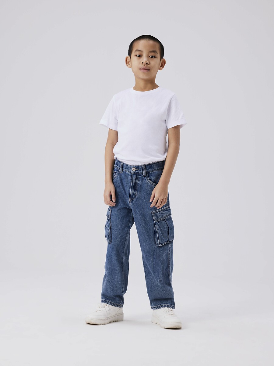 DÊ UM NOME A ELE<br>Calça jeans reta