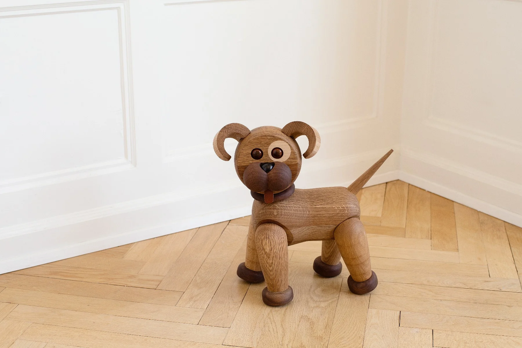 Spring Copenhagen  Big Happy hund - H: 37,8 cm.