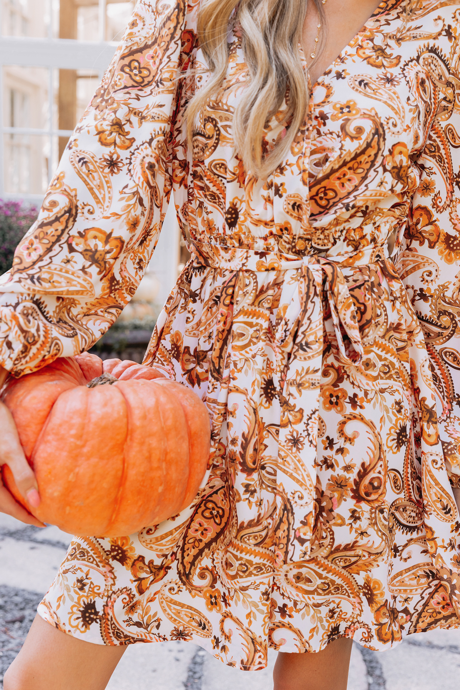 Robe mini trapèze avec ceinture à imprimé paisley