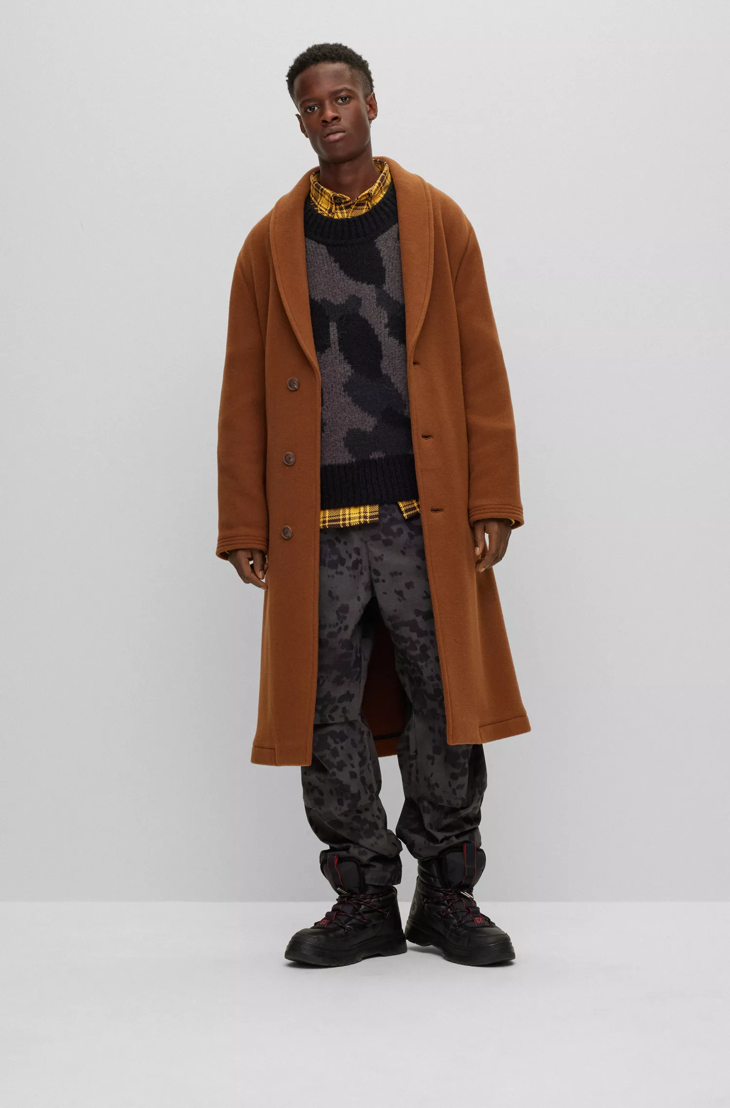 Suéter HUGO vermelho de modelagem oversized com jacquard dálmata e gola alta.