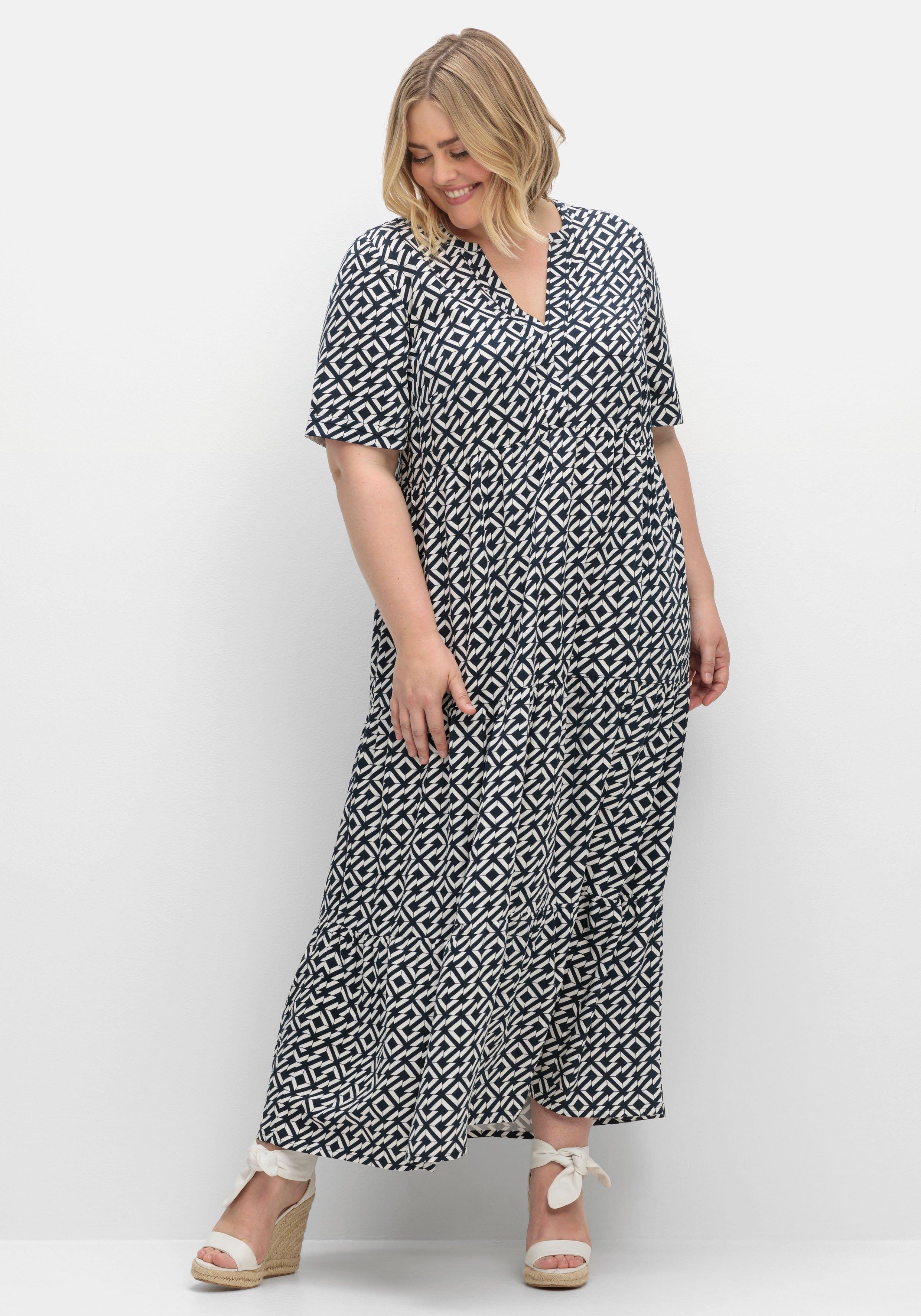 Maxikleid mit Alloverprint und Stufenvolants