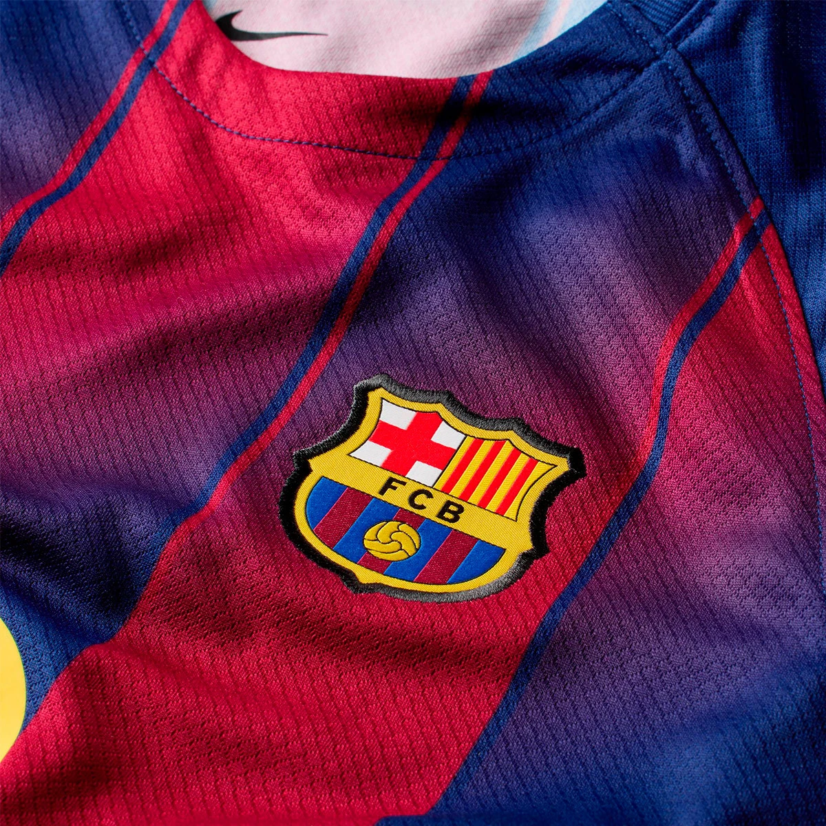 Conjunto Nike FC Barcelona Primeiro Equipamento 2025-2026 Criança