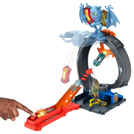 Hot Wheels City Nemesis Bat vs Tire Shop