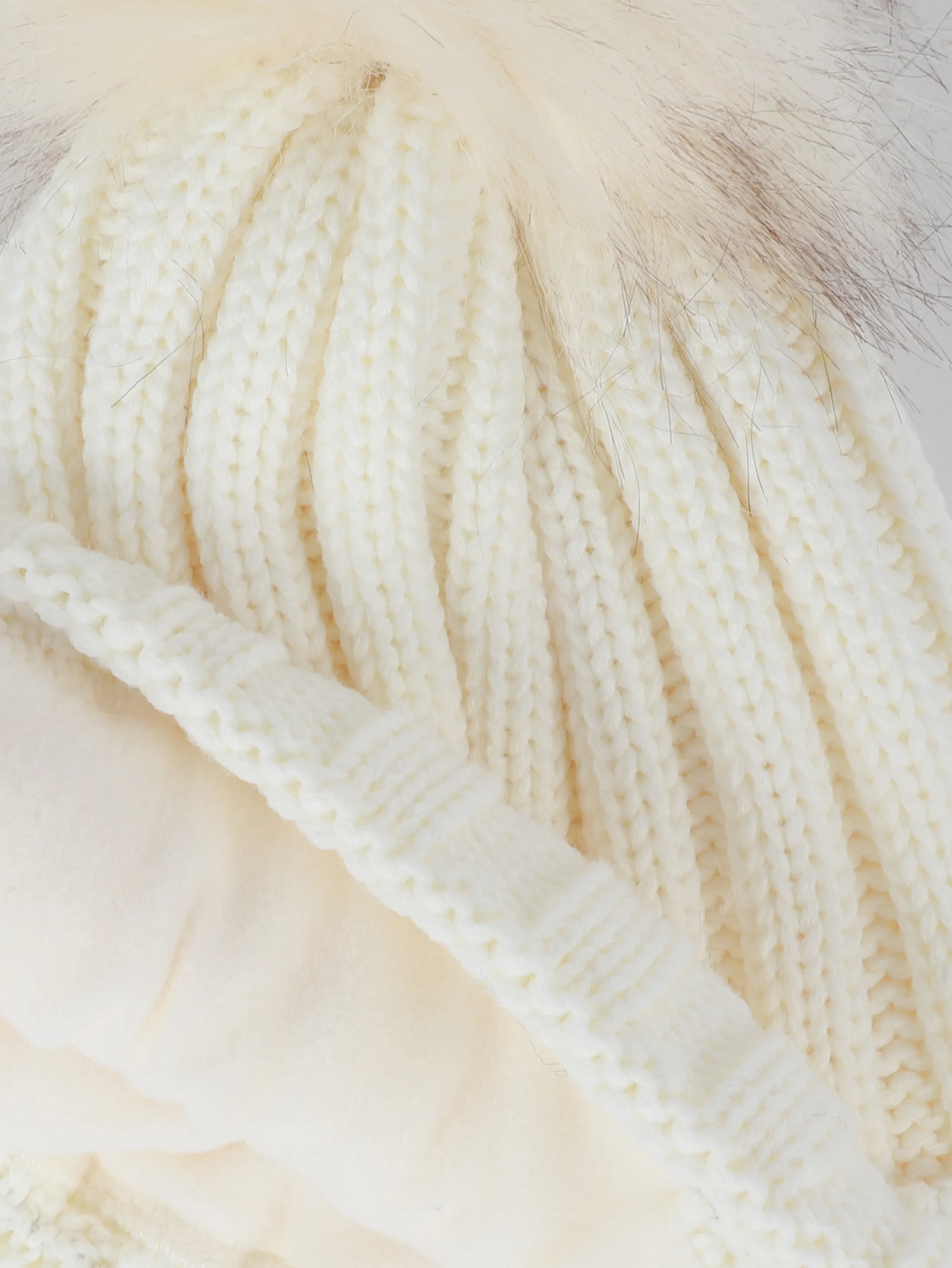 Damen Strickmütze mit Bommel