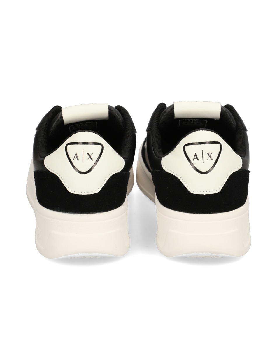 Sneaker