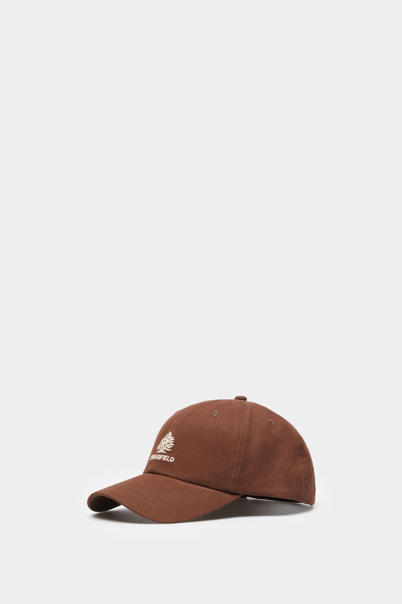 Boné básico com logotipo bordado