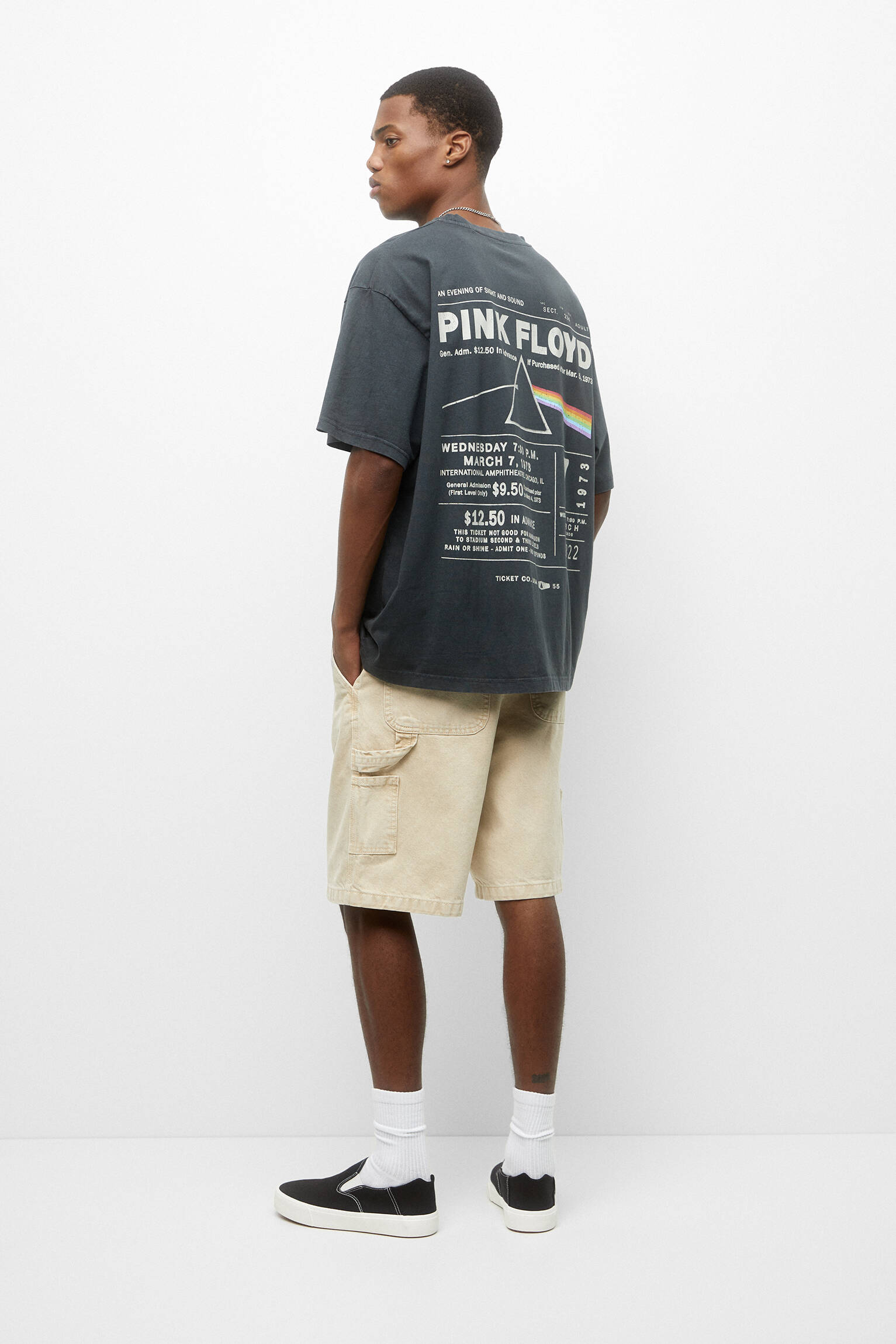 CAMISETA PINK FLOYD COM EFEITO LAVADO - PRETA