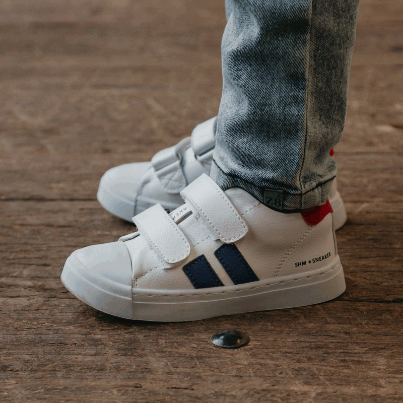 Shoesme witte sneaker met blauwe stripings Microfiber leer | Jongens schoen