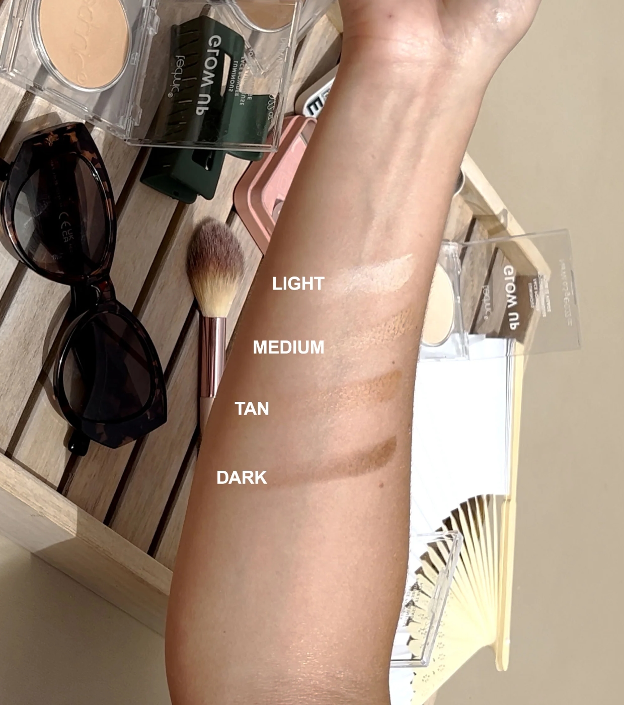 Technic Cosmetics - *Sundrenched* - Pó facial luminoso Glow Up - Tan