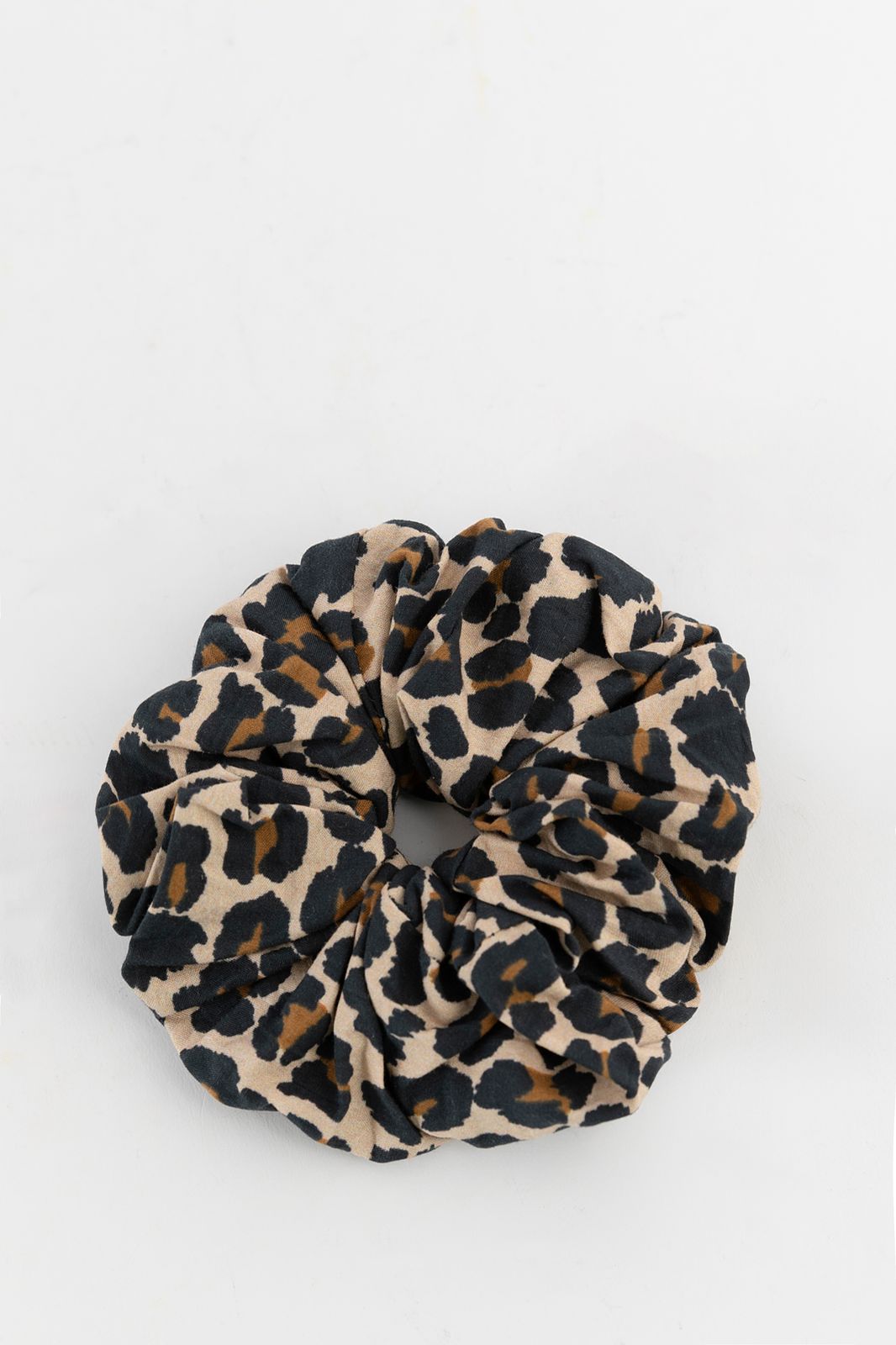 Bruine scrunchie met leopard print