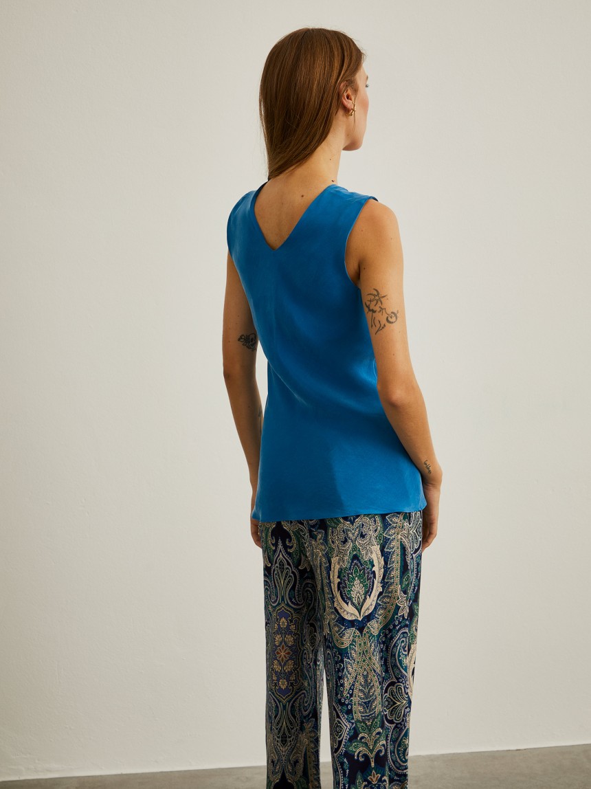 Blusa fluida sem mangas