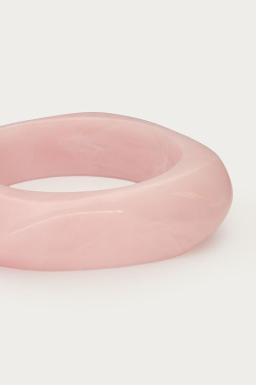 Licht roze resin bangle