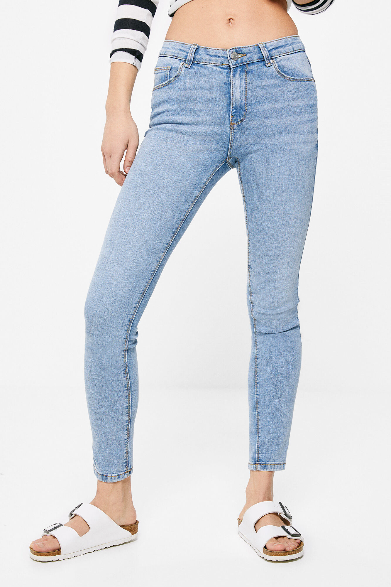 Calça jeans slim com lavagem sustentável - azul médio