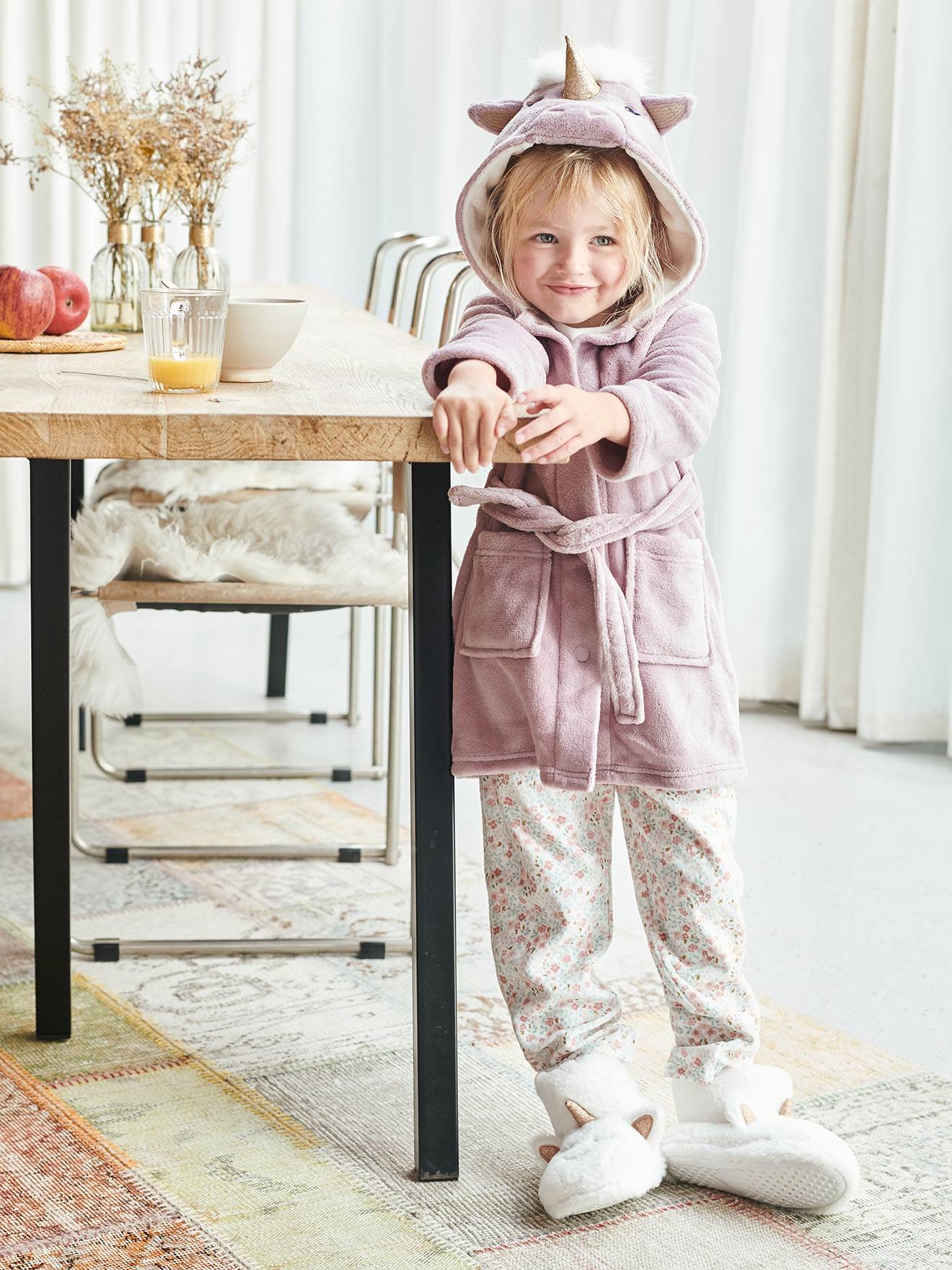 Pantufas de pelúcia de unicórnio para meninas, lisas, brancas com estampas.