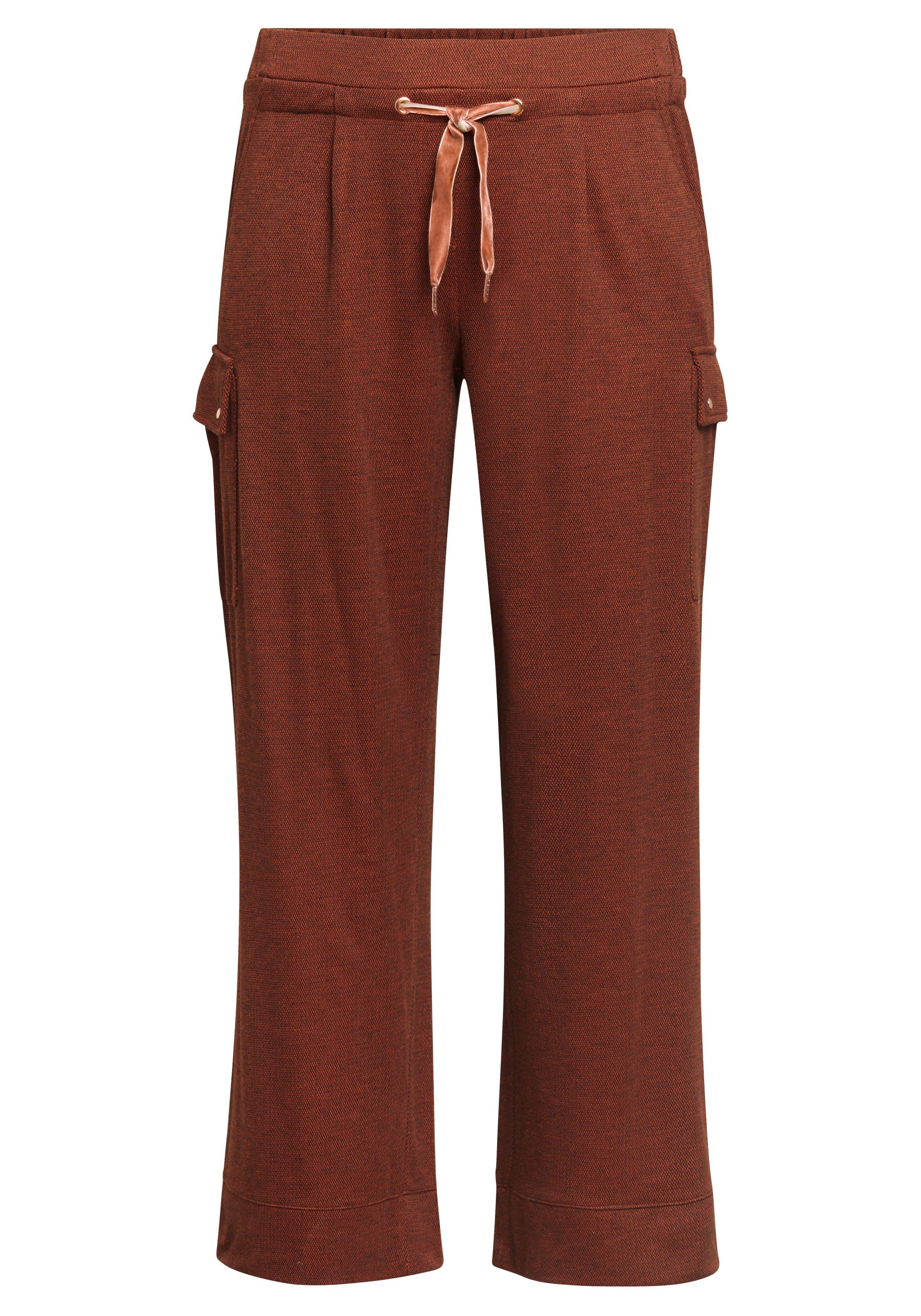 Weite Joggpants mit Cargotaschen aus Samt