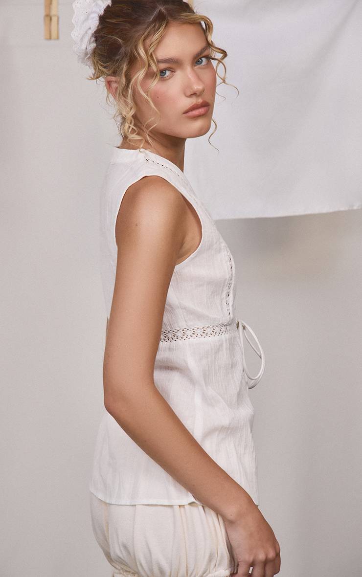 Blanc Haut En Coton Avec Bordure Broderie Anglaise Et Ourlet Fendu