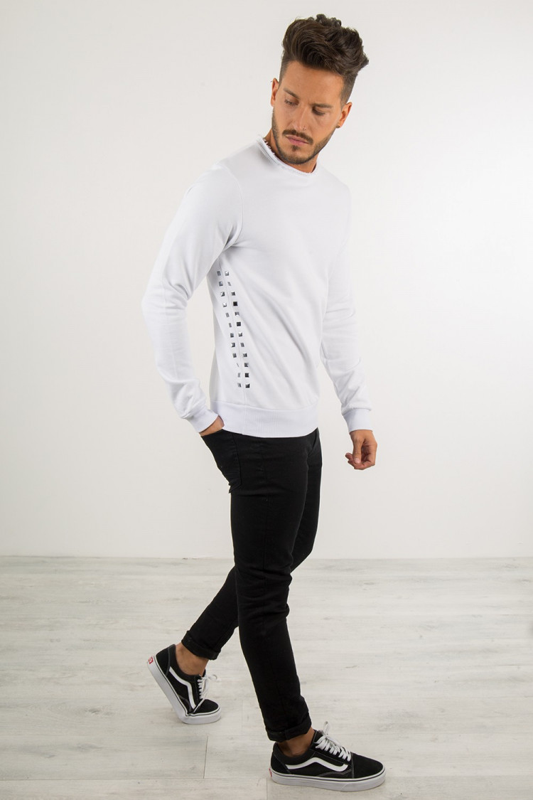 Pull blanc clouté