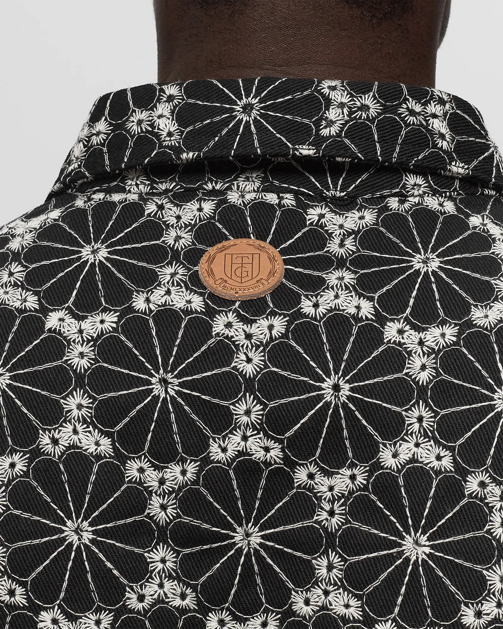 Camisa Honor The Gift LEGACY com detalhes em ilhós