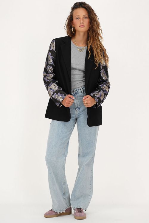Zwarte blazer met jacquard mouwen
