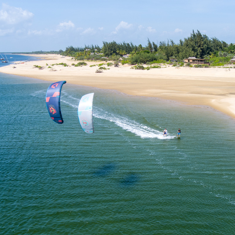 AILE DE KITESURF DUOTONE EVO BLEU/VANILLA 2023