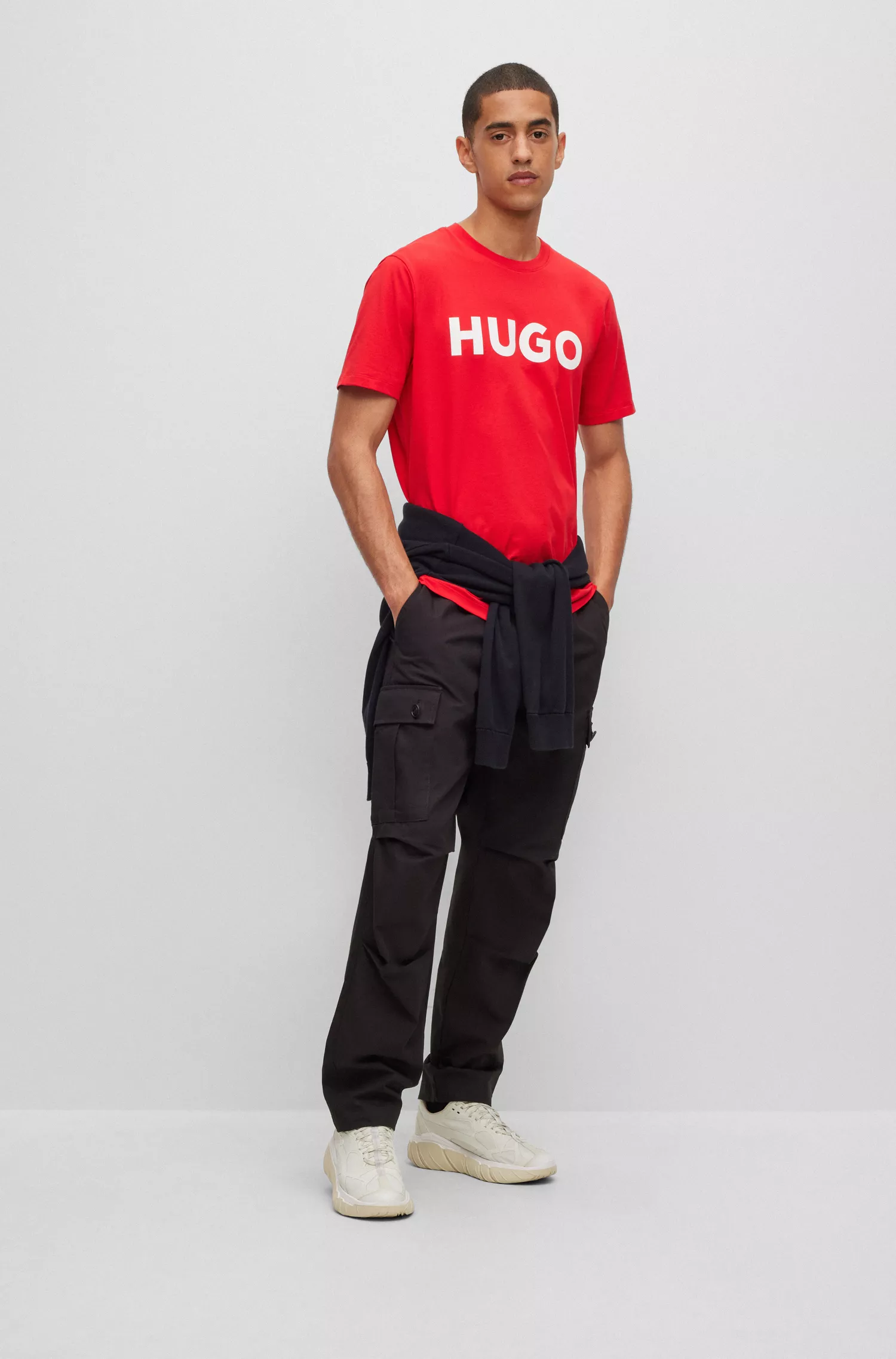 Camiseta HUGO vermelha de algodão com modelagem regular e logo contrastante.