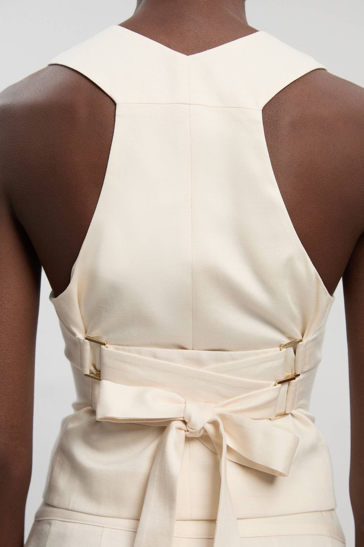 KarenMillen Gilet Ajusté en Lin avec Détail Dos Corset