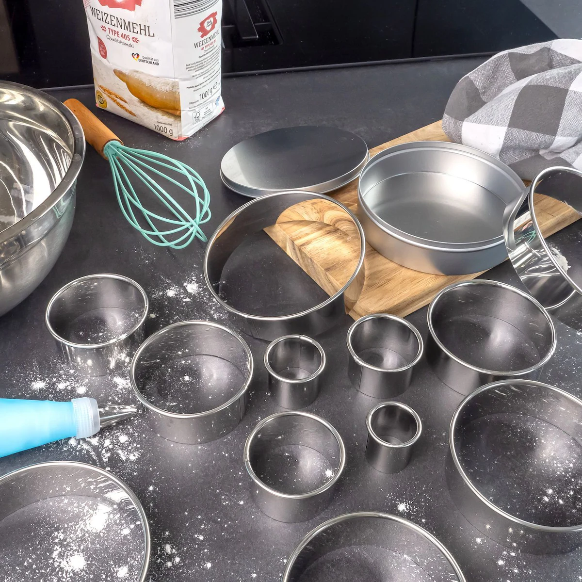 Cookie cutter 12-delt sett med oppbevaringsboks