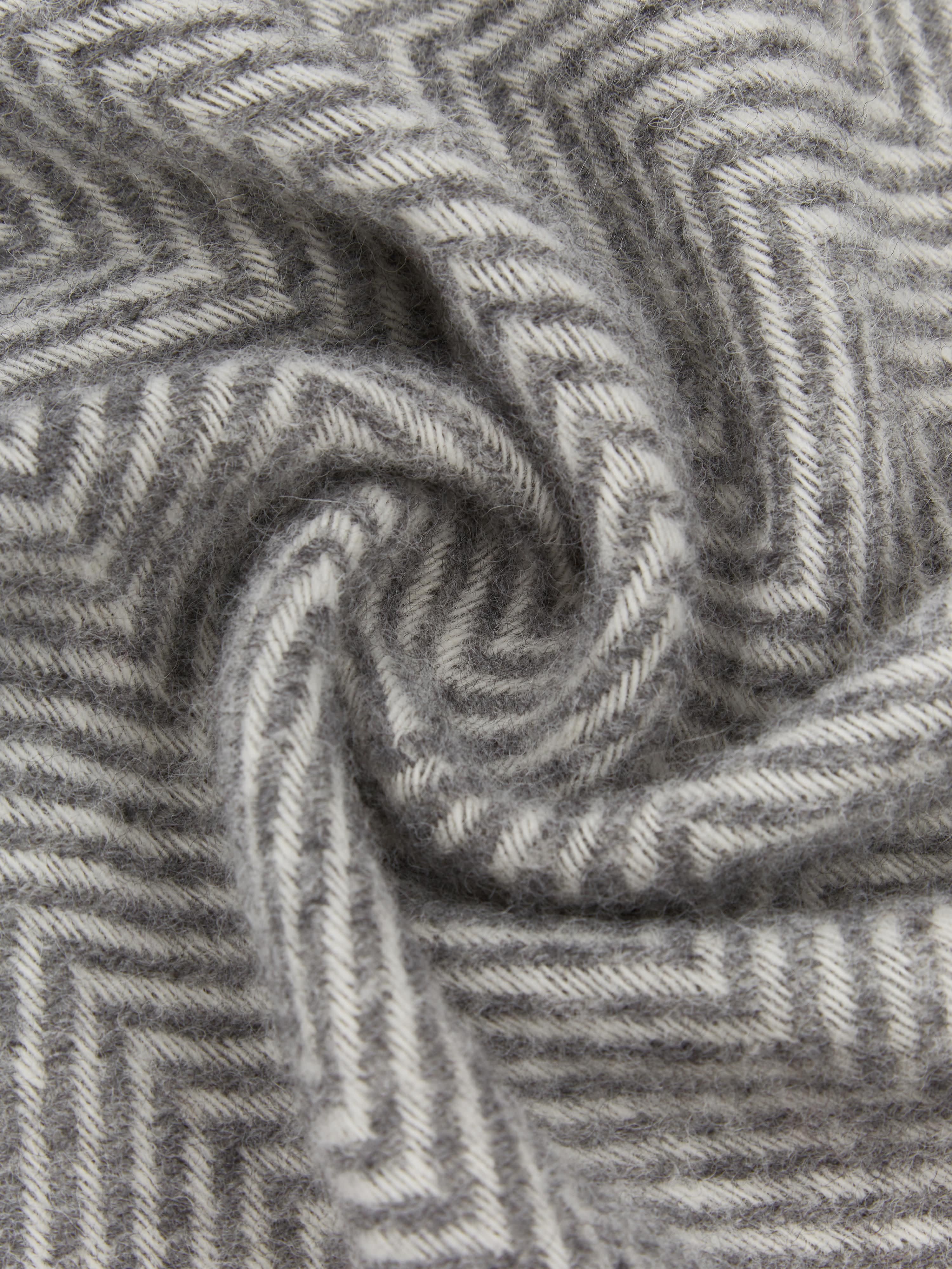 Wollen plaid Tyrol met visgraatpatroon en franjes