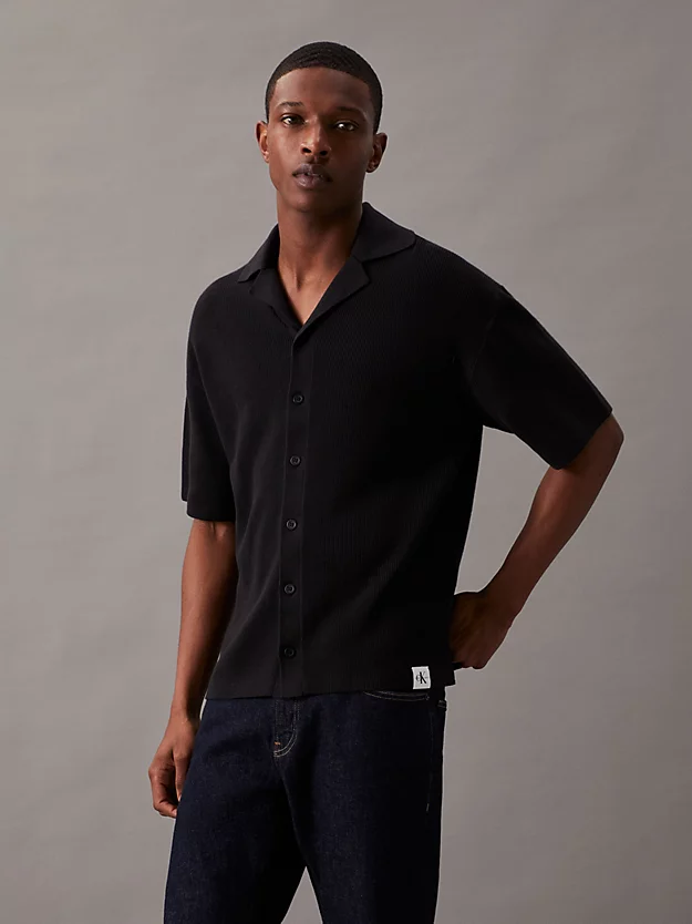 Camisa de malha de manga curta e modelagem relaxada