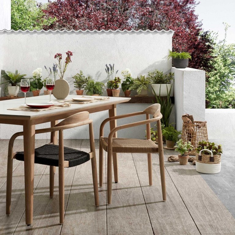 Kave Home Nina eetkamerstoel accacia met beige koord