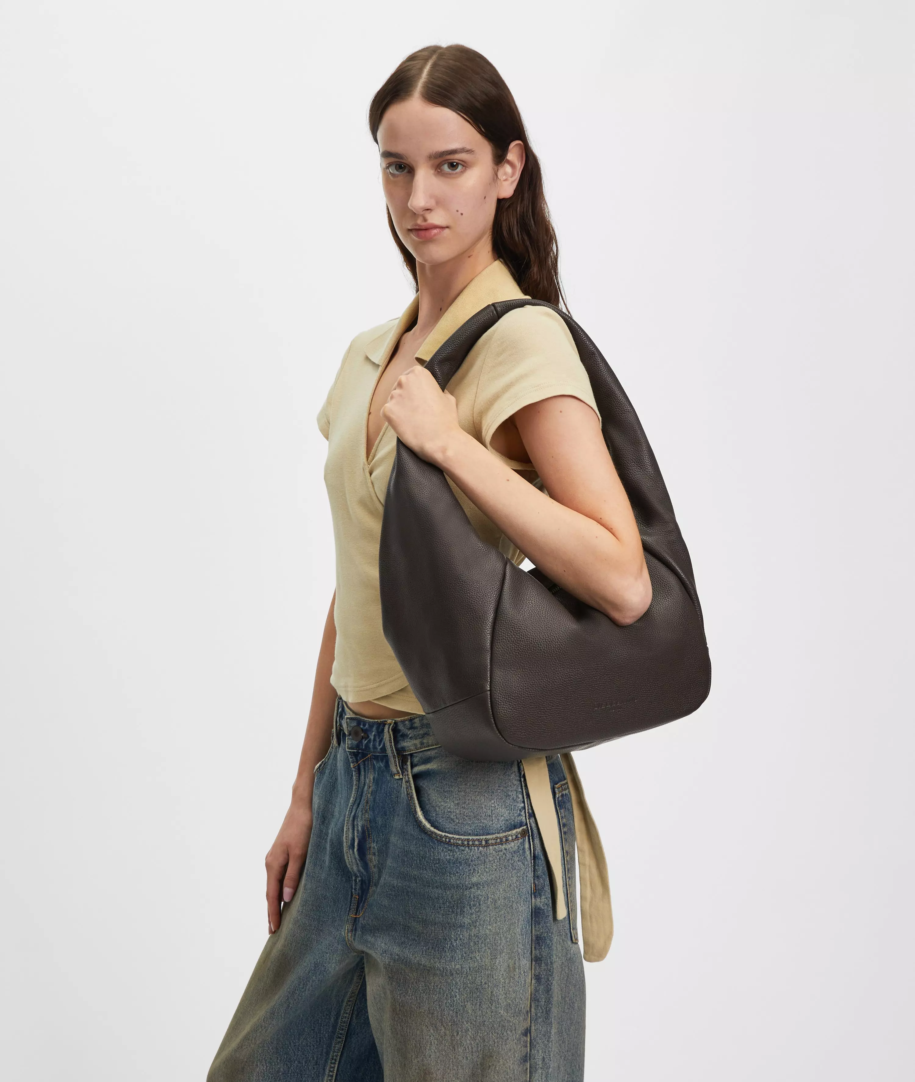Farrah Hobo M Spacious cowhide pouch bag
