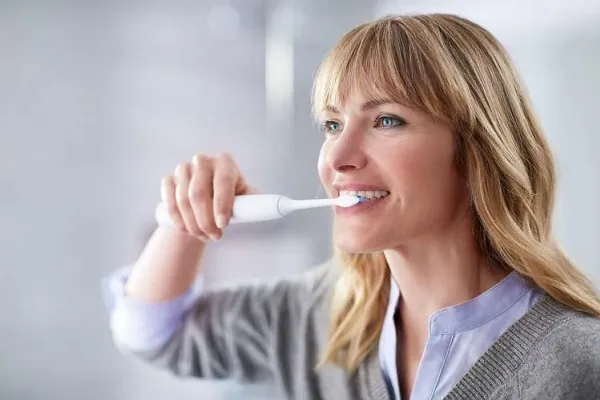 Philips Sonicare ProtectiveClean 6100 HX6877 - trådløs - hvid/sølv