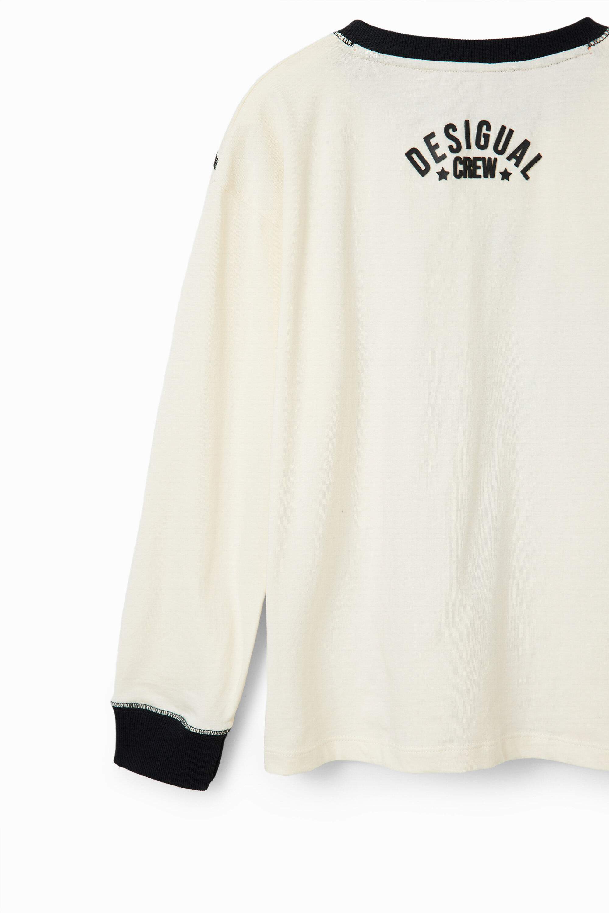 Camisa esportiva com patch