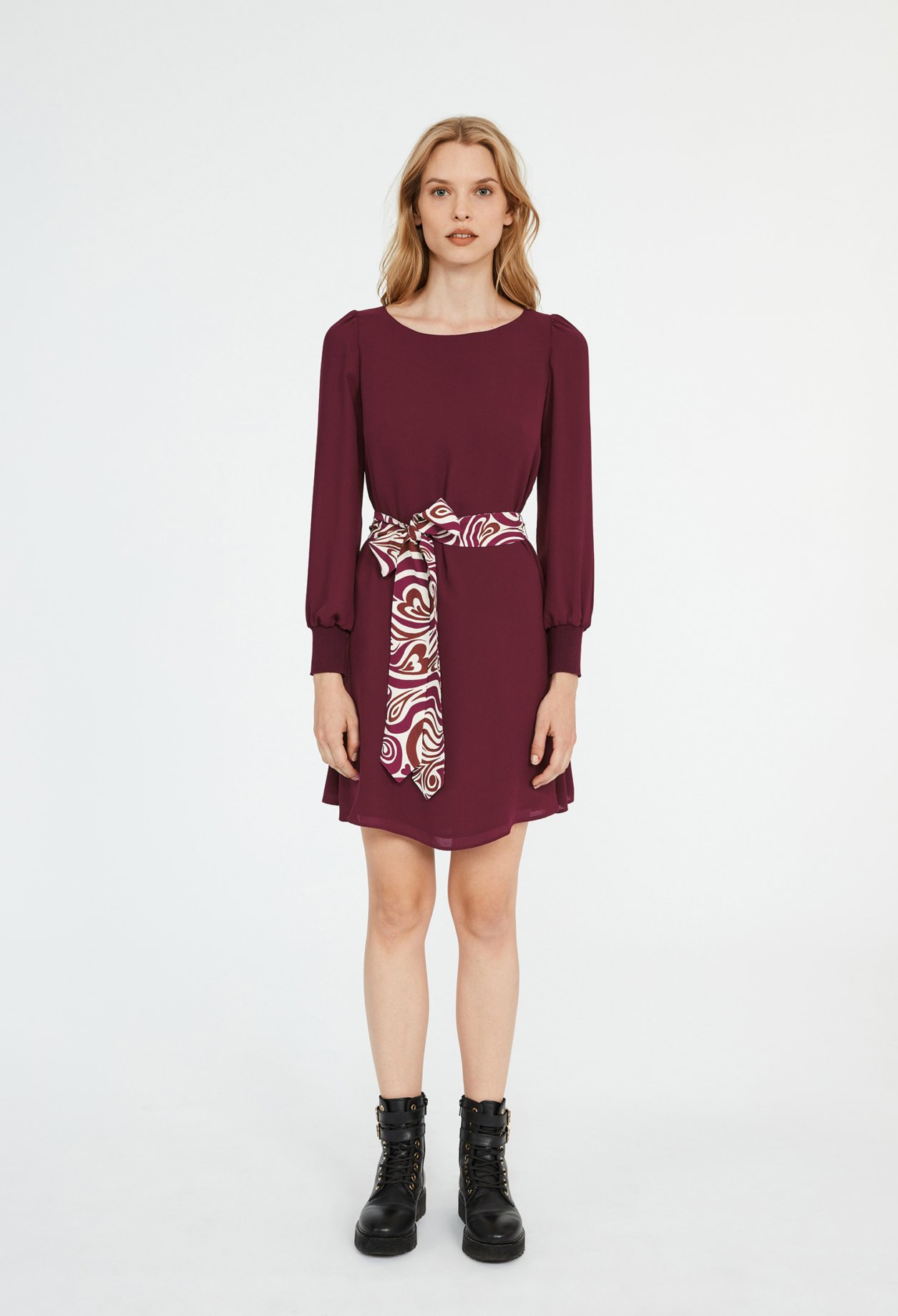 Robe courte ceinturee imprime c&oelig;ur
