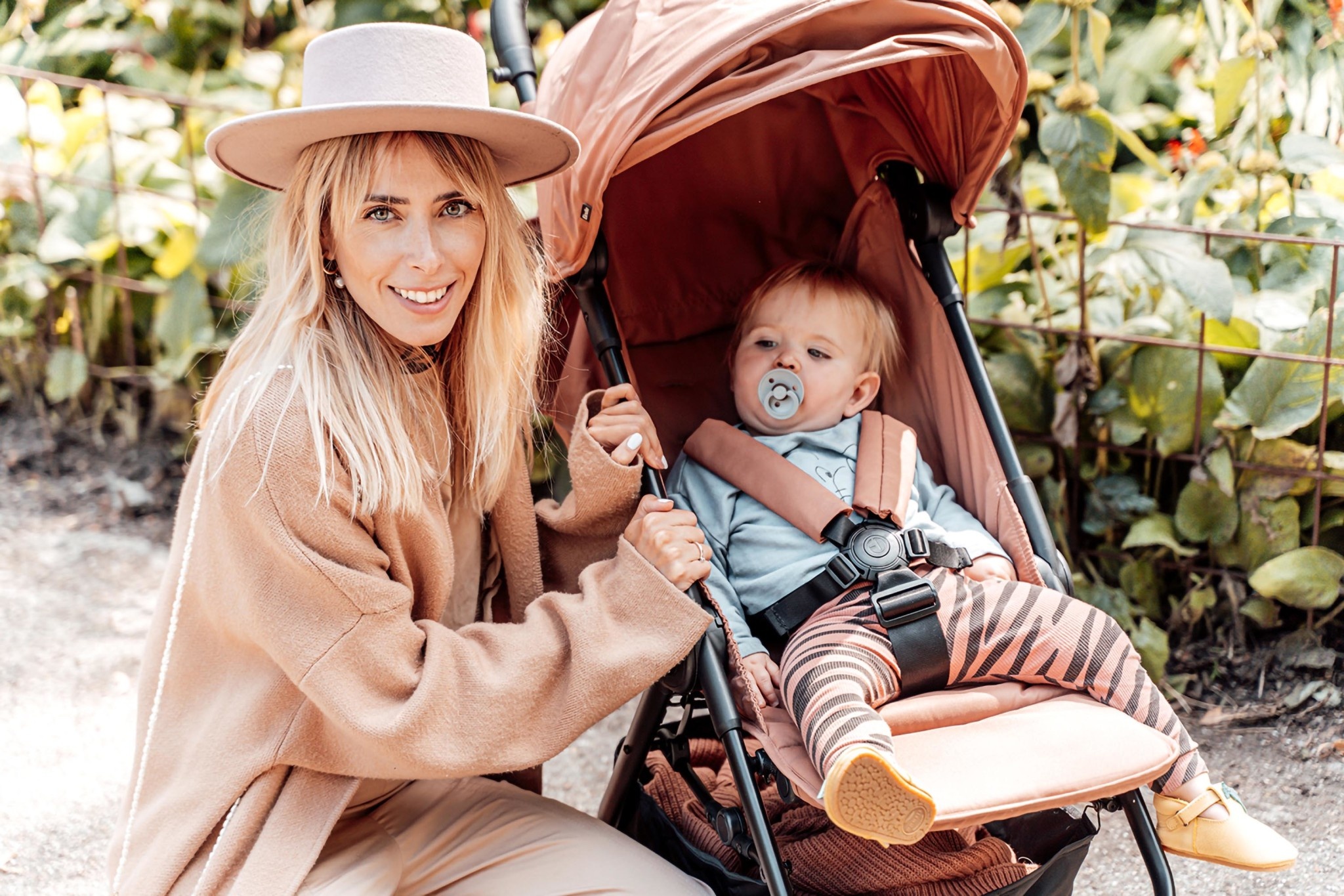 Elodie Mondo plooibuggy burned clay incl. veiligheidsbeugel en autostoeladaptes