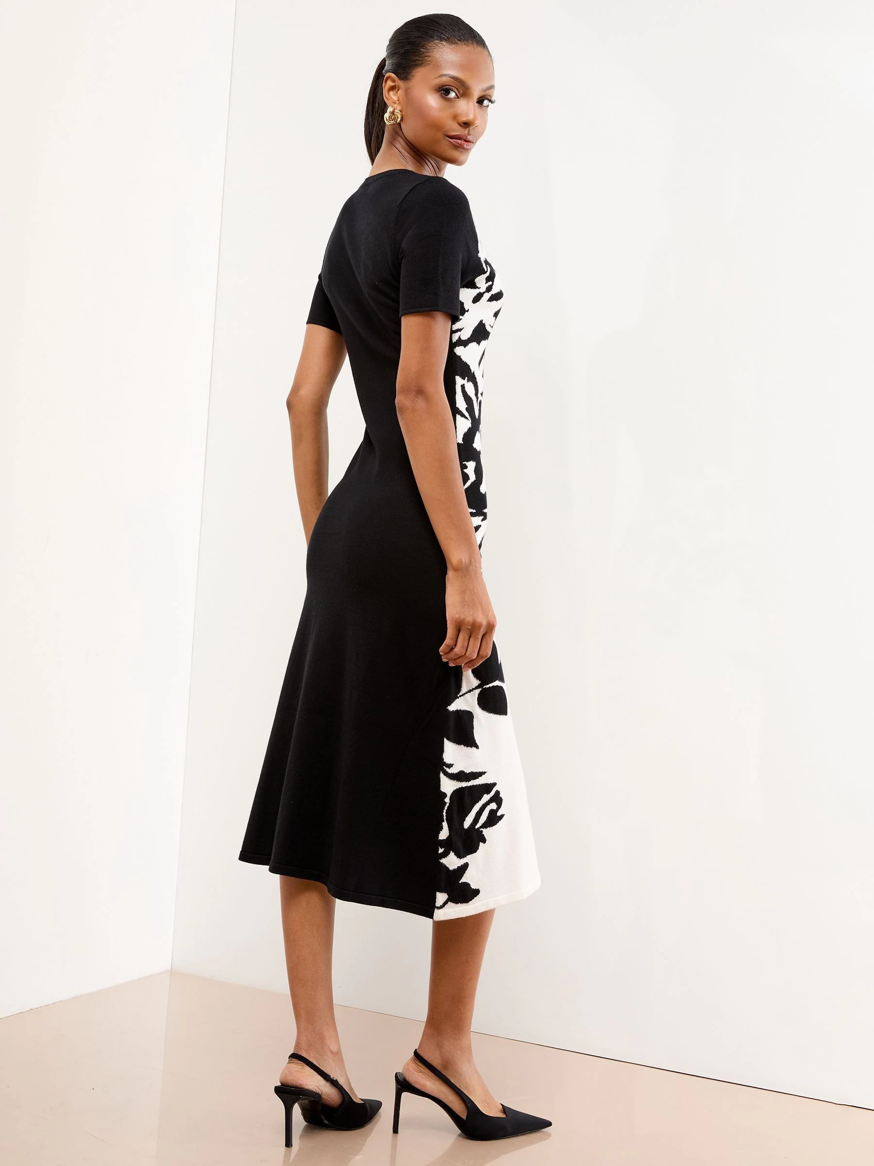 Lipsy gebreide midi-jurk met bloemenprint en korte mouwen