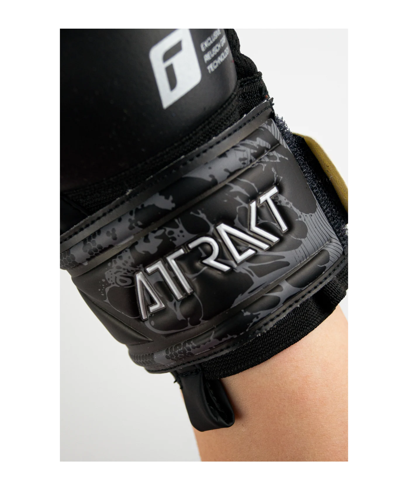 Reusch Attrakt Infinity Torwarthandschuhe Schwarz F7700