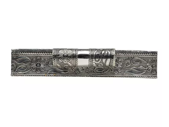 Plateau en métal repoussé argenté 33x18x3h