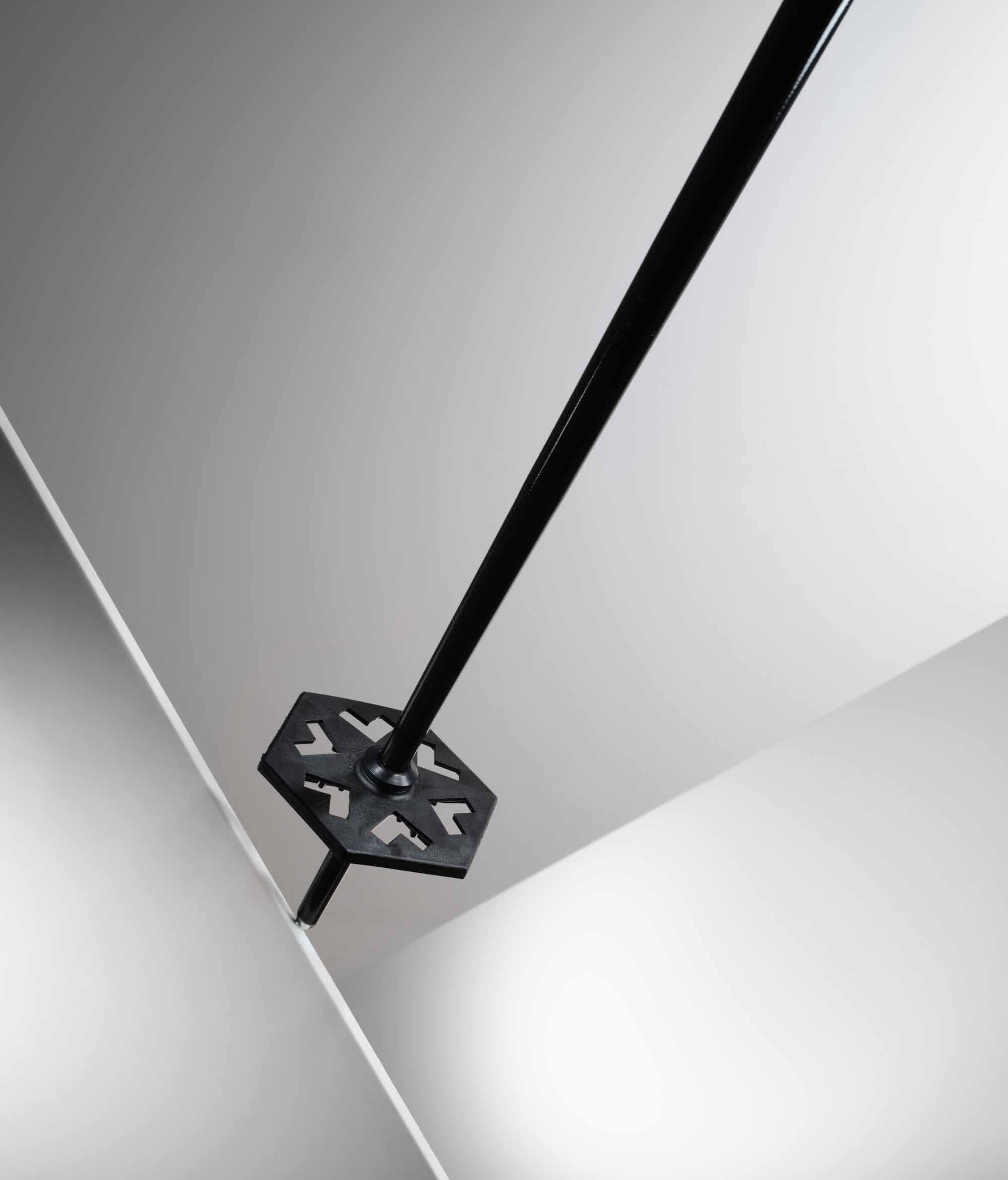 Meta Poles 027/Black/Orange