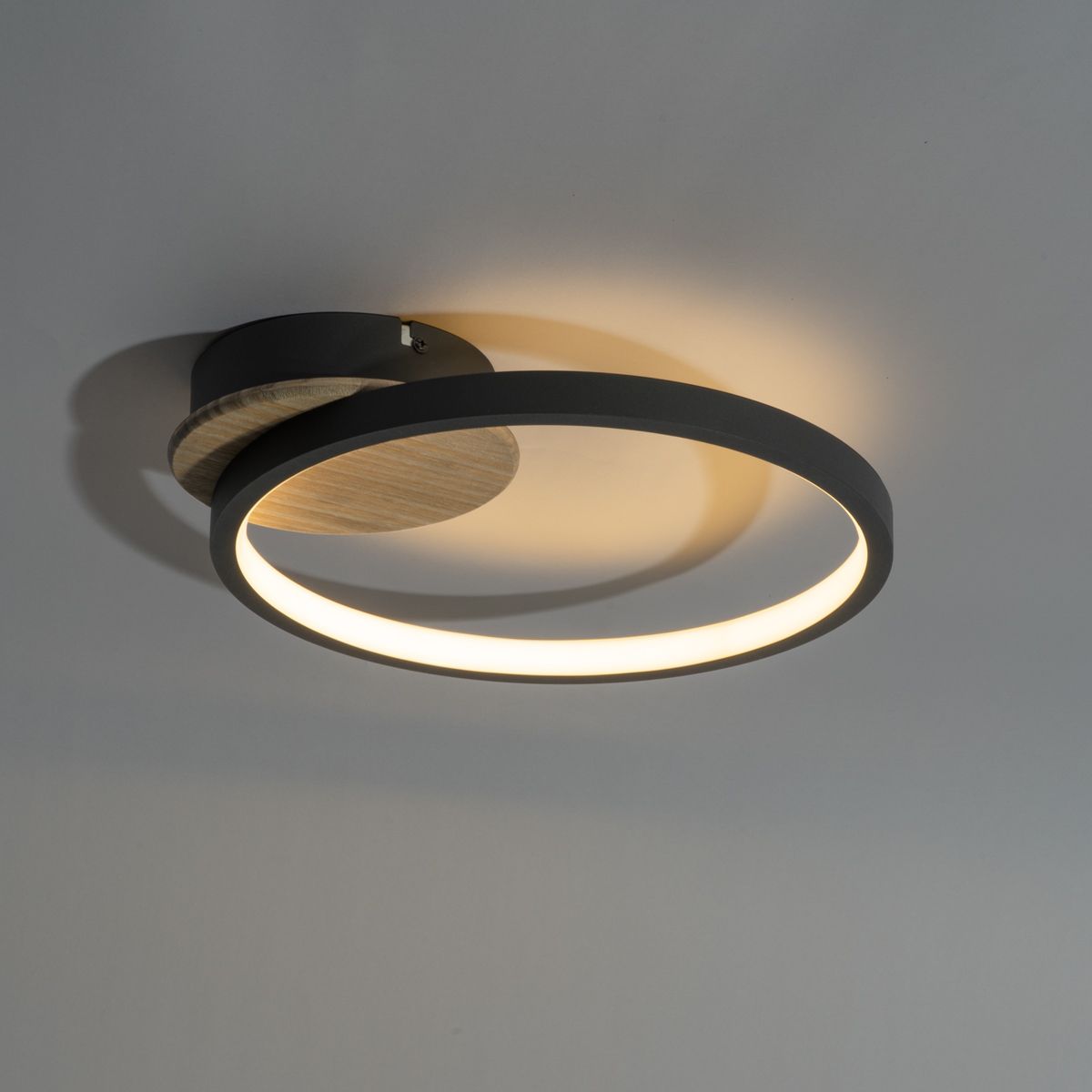 Moderne plafondlamp zwart met hout incl. LED 3-staps dimbaar - Alec