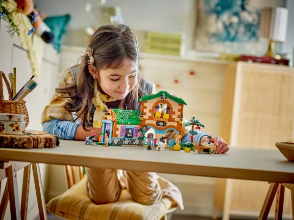 LEGO Friends 42654 Ponyfarm og stald